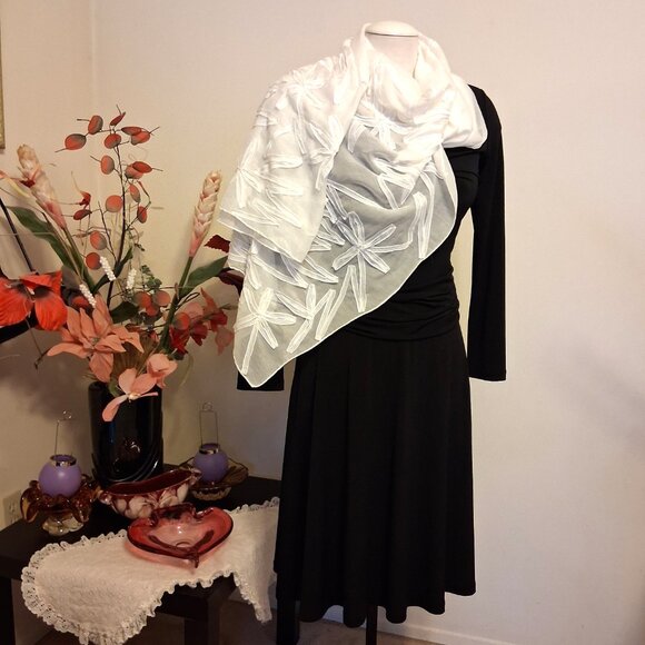 Vintage Women's NEW Stills 52% Silk Long Classic Luxury White Scarf - Picture 7 of 10